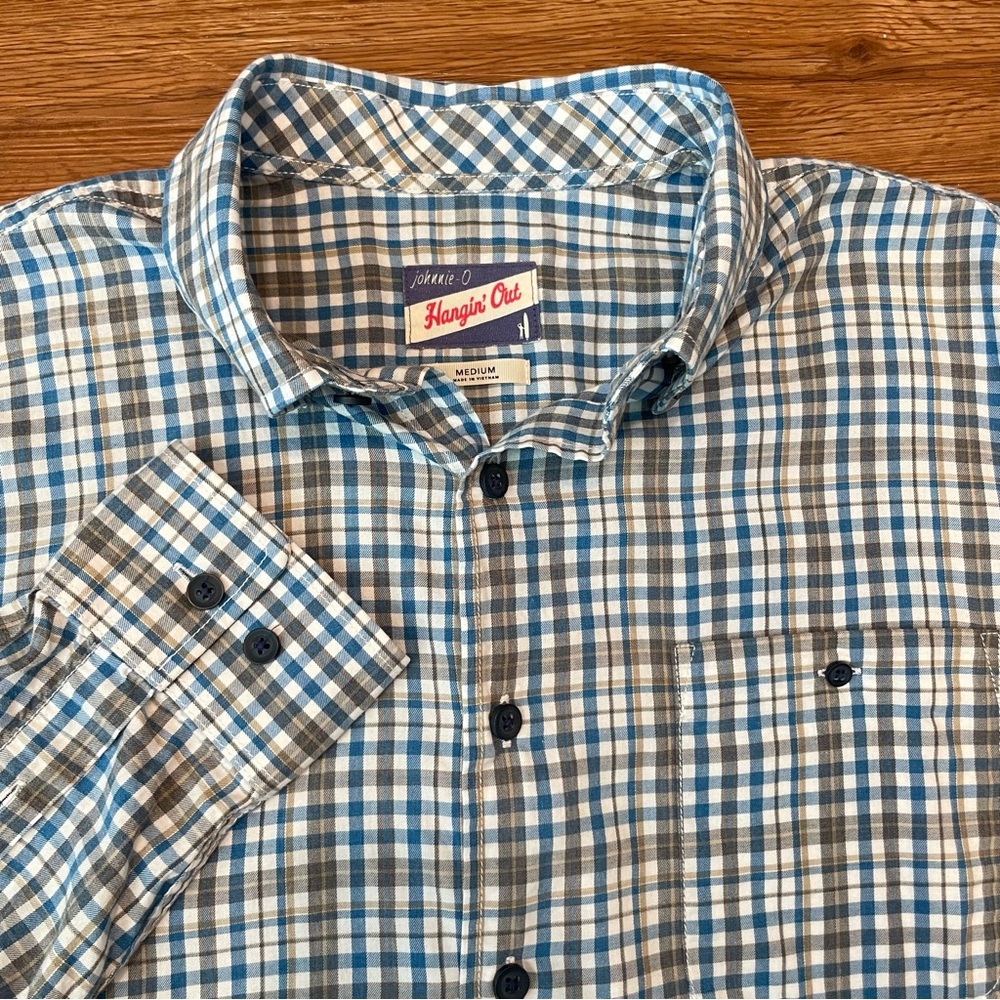Johnnie O Men's Medium Hangin Out Elmer Plaid Button Up Shirt Blue White Tan
